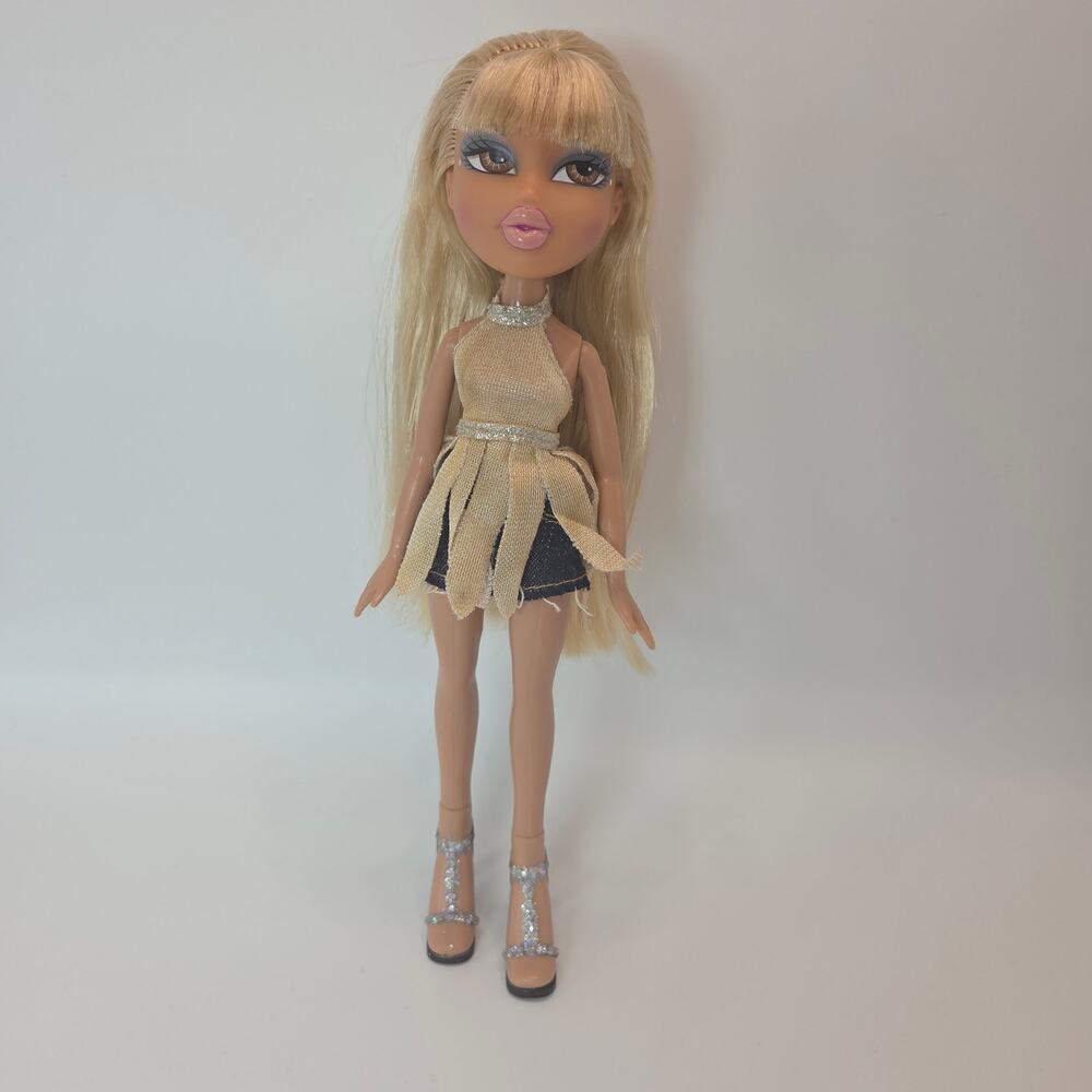 Vintage 2006 Bratz Forever Diamondz Fashion Design Set Vinessa Doll